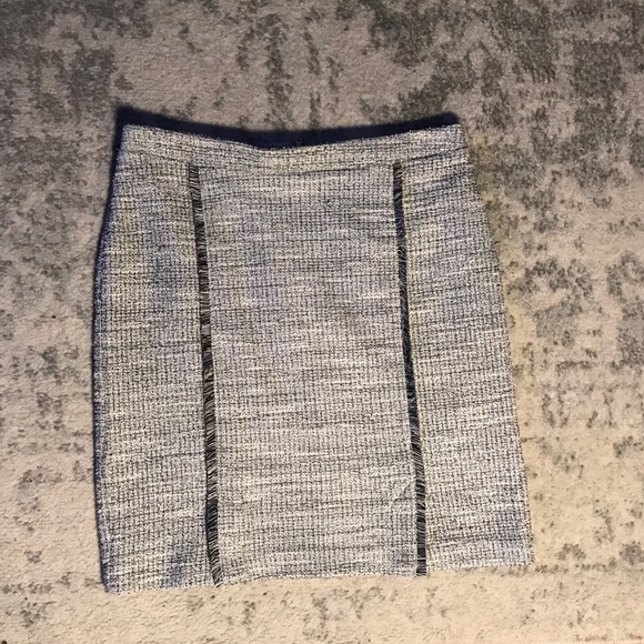 Banana Republic Grey Tweed Boucle Pencil Skirt Size 6 - Picture 2 of 6